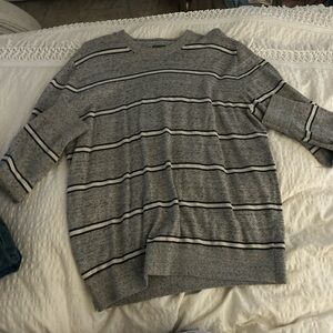 GAP Gray Crewneck Sweater Soft Knit Classic Design
